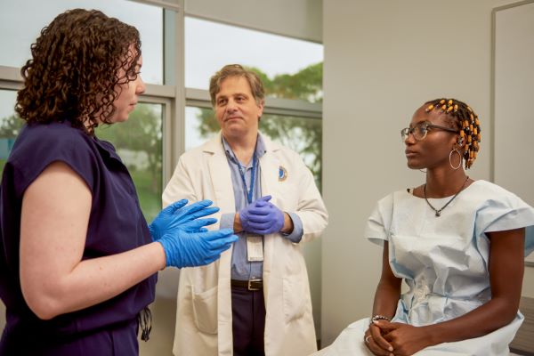 RUSM Med Students get clinical experience just weeks into the program